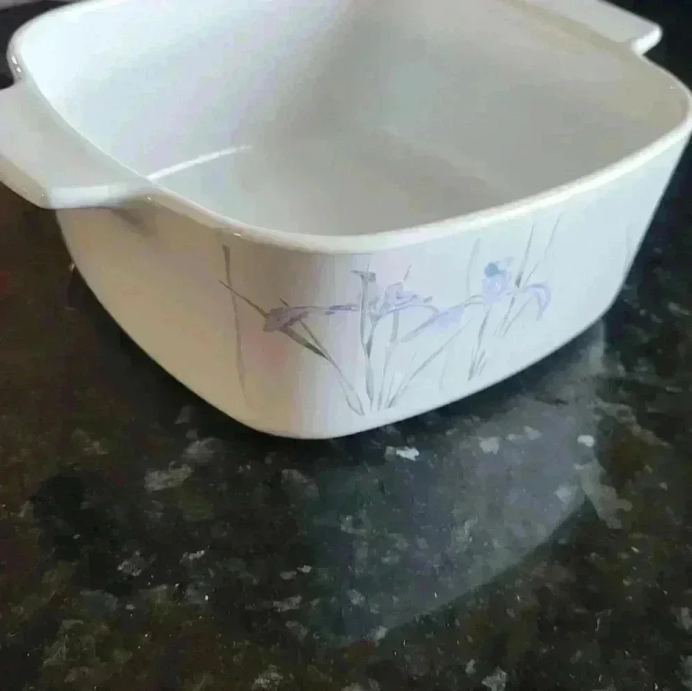 Corning Ware Shadow Iris A-1 1/2-B 1.5 liter casserole dish